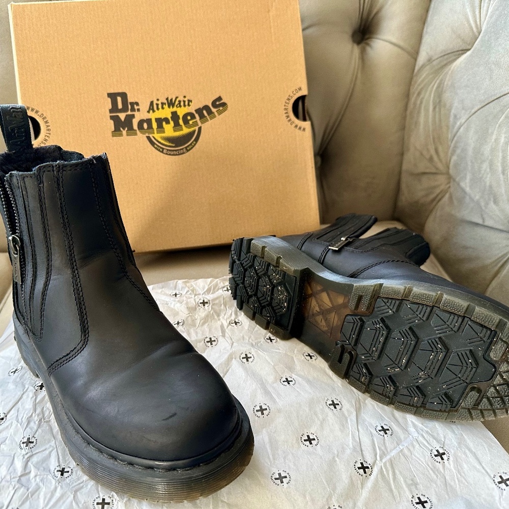 Dr. Martens 2976 Alyson w/zips US size 7, EU38, UK 5